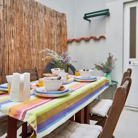 Spacious Bairro Alto With Courtyard, By Timecooler *