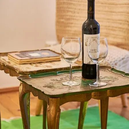 Spacious Bairro Alto With Courtyard, By Timecooler Apartment Lissabon