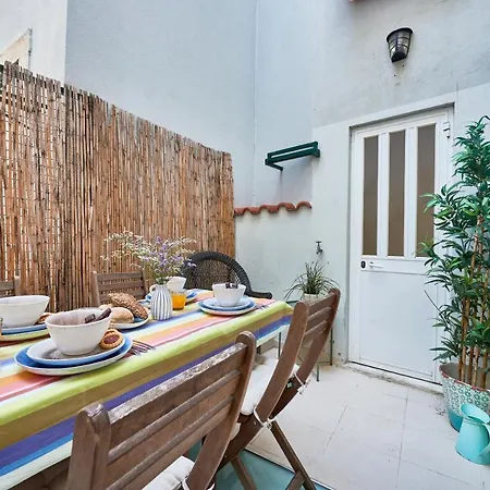 Spacious Bairro Alto With Courtyard, By Timecooler