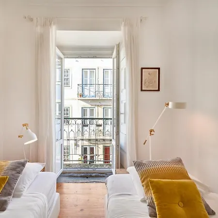 Апартаменти Spacious Bairro Alto With Courtyard, By Timecooler