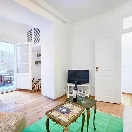 Spacious Bairro Alto With Courtyard, By Timecooler Апартаменти *