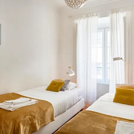 Appartement Spacious Bairro Alto With Courtyard, By Timecooler Lissabon