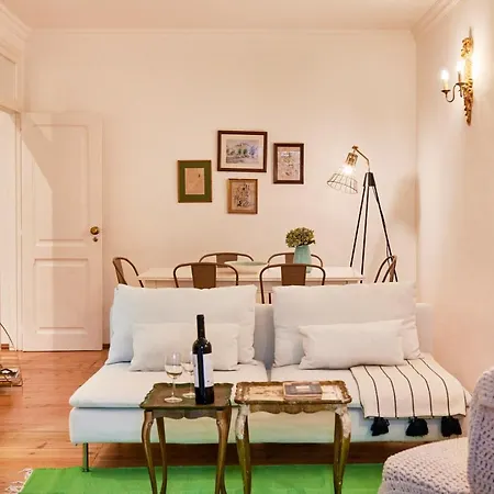 Appartement Spacious Bairro Alto With Courtyard, By Timecooler